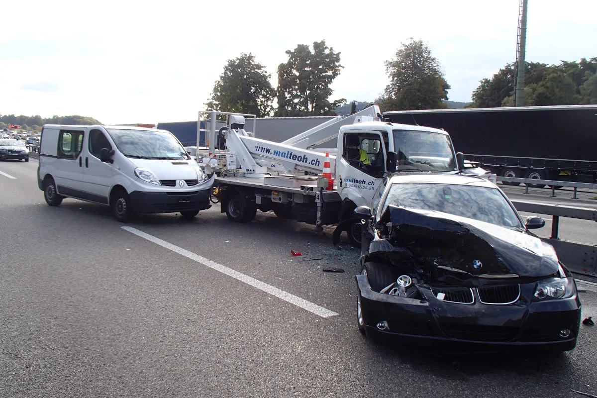 Aargau AG - Kilometerlange Staus nach Unfällen auf der A1