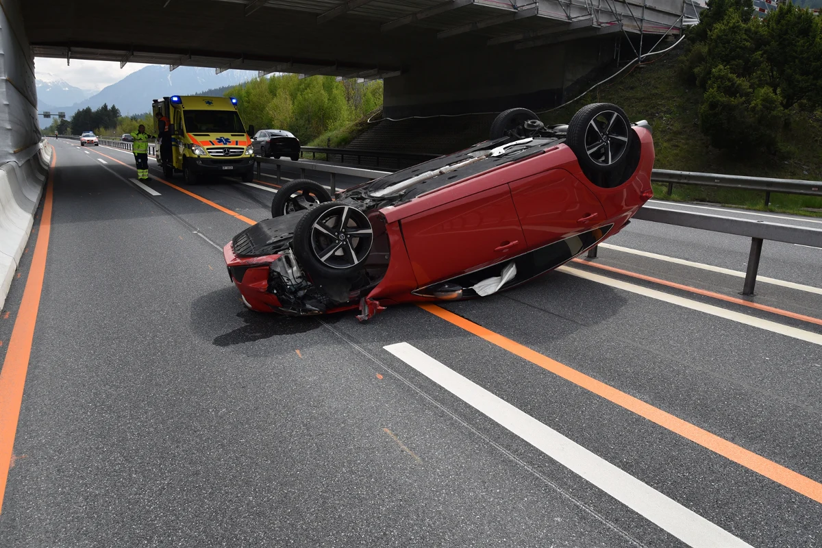 Rothenbrunnen: Alleinunfall fordert Leichtverletzten