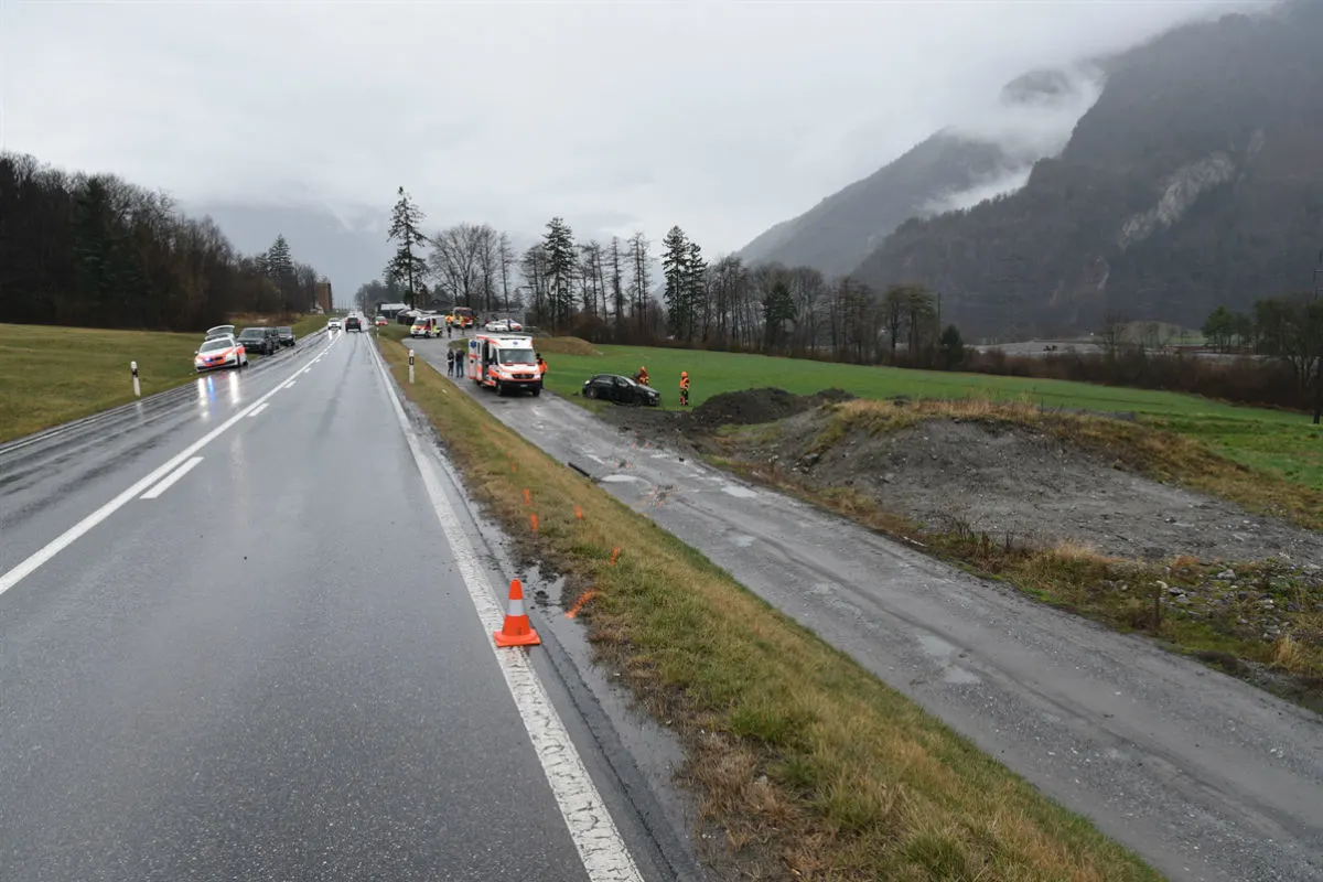 Trimmis GR - Autofahrer bei Selbstunfall verletzt