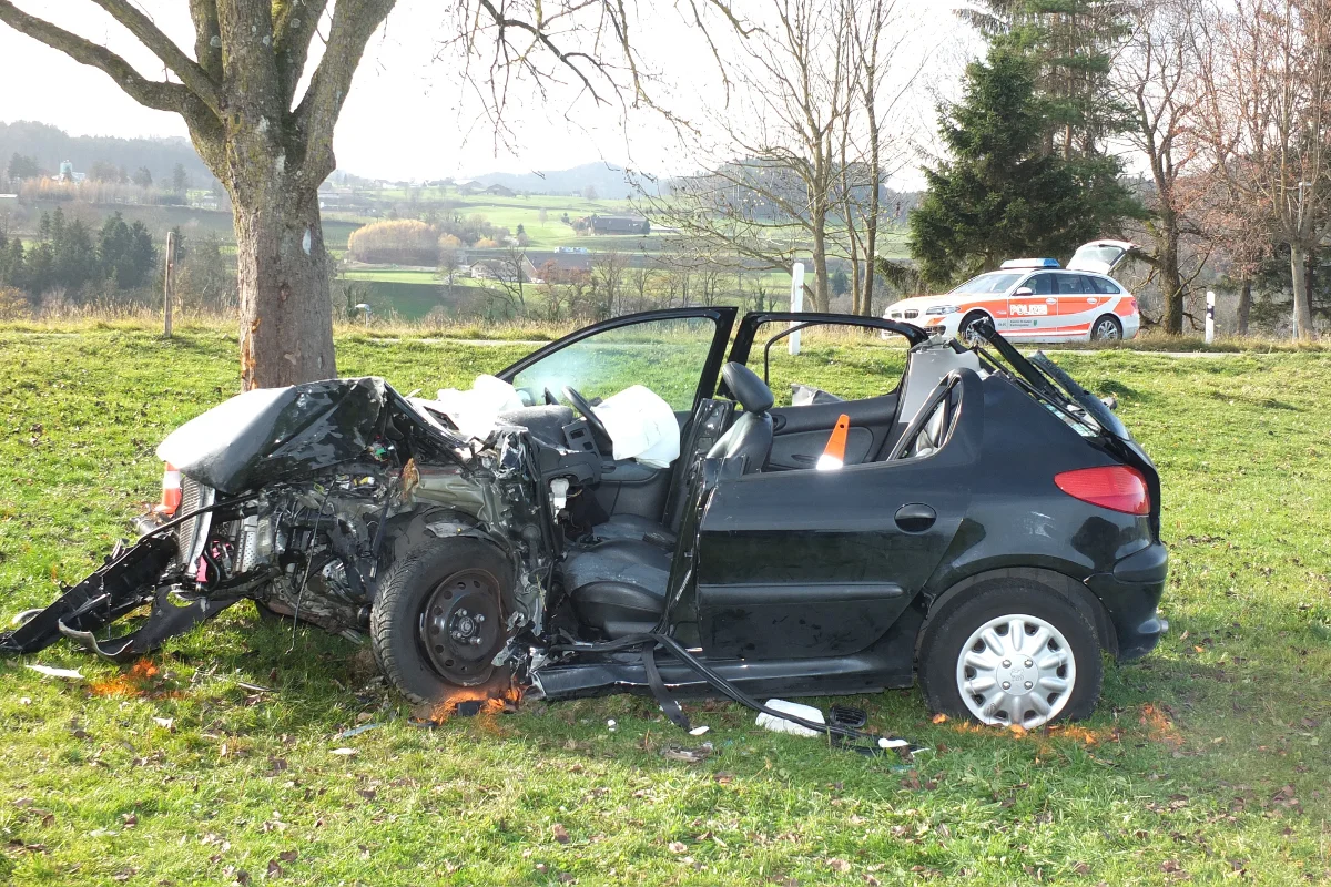 Bei Alkohol-Alleincrash in Jonschwil Kontrollschild verloren