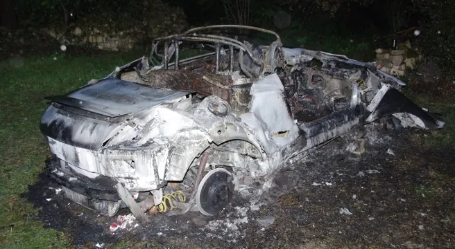 Frick/Ueken: Occasionsauto entwendet und in Brand gesteckt