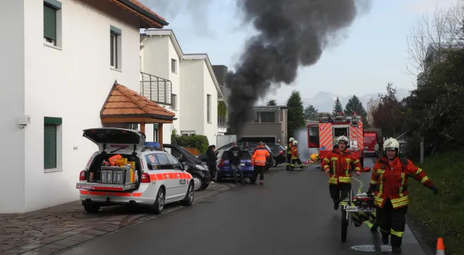 Pfäffikon: Brand in einer Garage