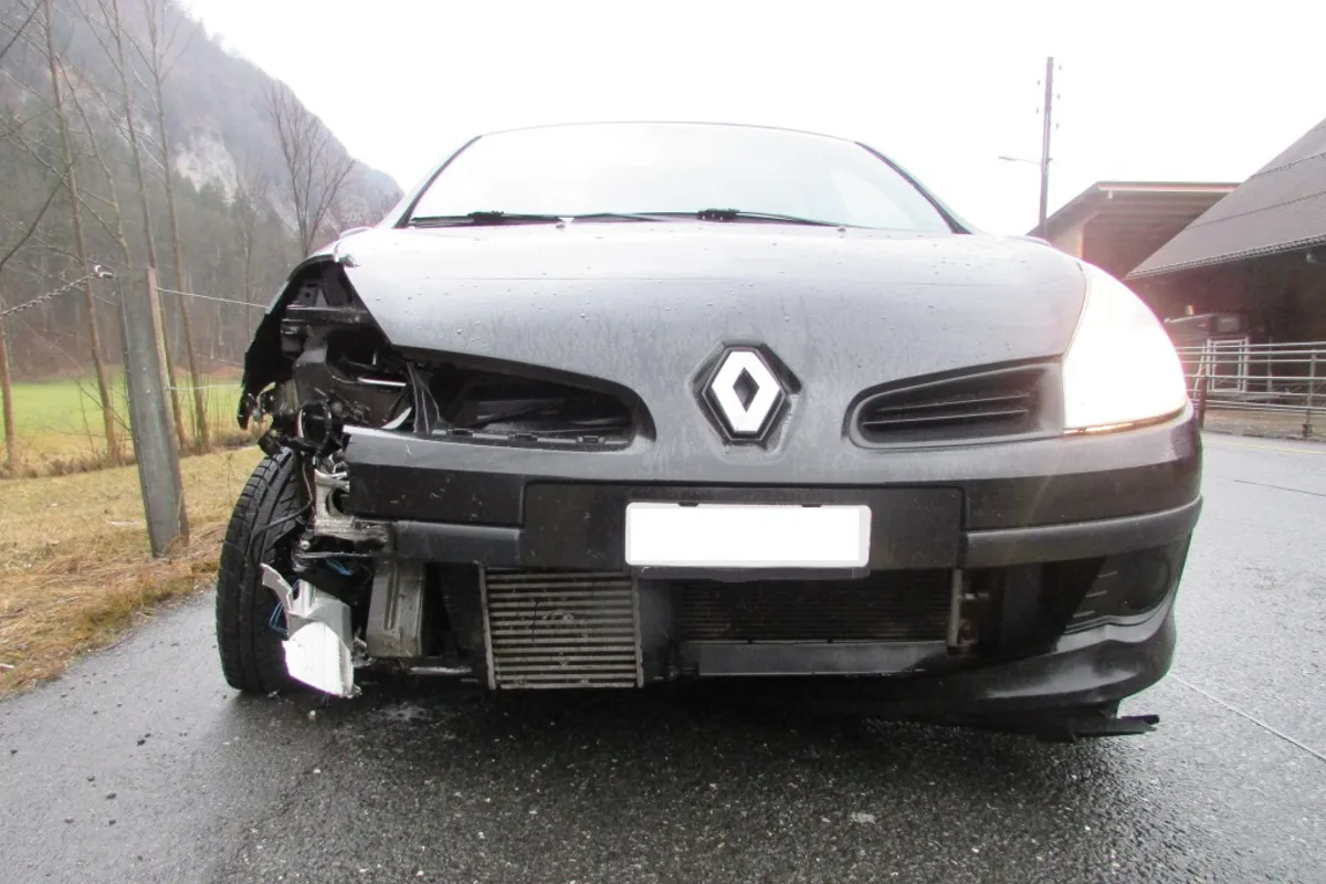 Näfels GL - Unfall wegen Unaufmerksamkeit