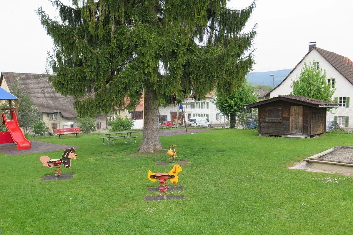 Kinderspielplatz in Brislach mit Öl verschmutzt - Zeugenaufruf