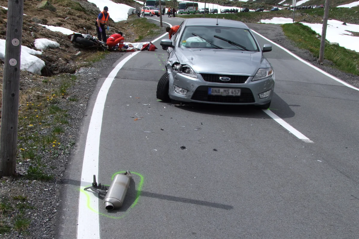Zwei Verletzte bei Frontalcrash oberhalb von Chant Sura