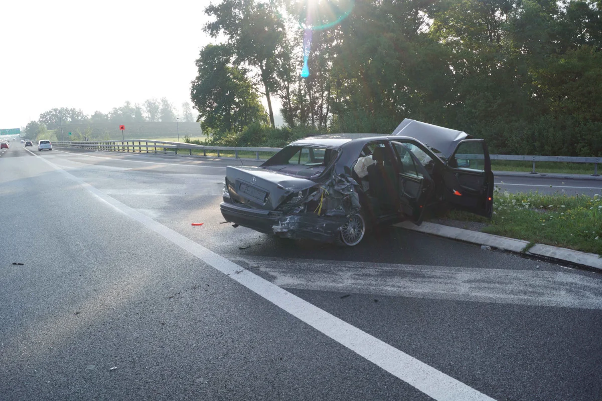 Cham ZG - Ungewollte Pirouette auf der A4