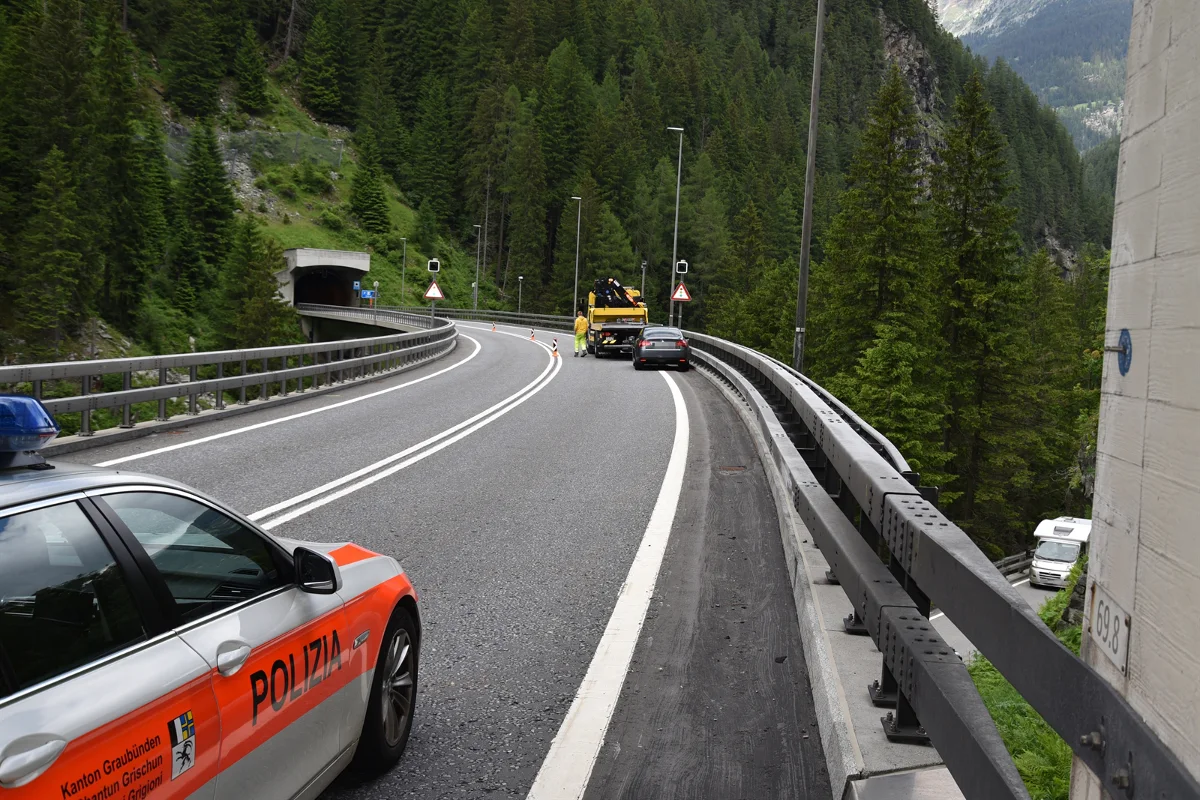 Sufers: Medizinisches Problem führt zu Unfall auf der Autostrasse A13