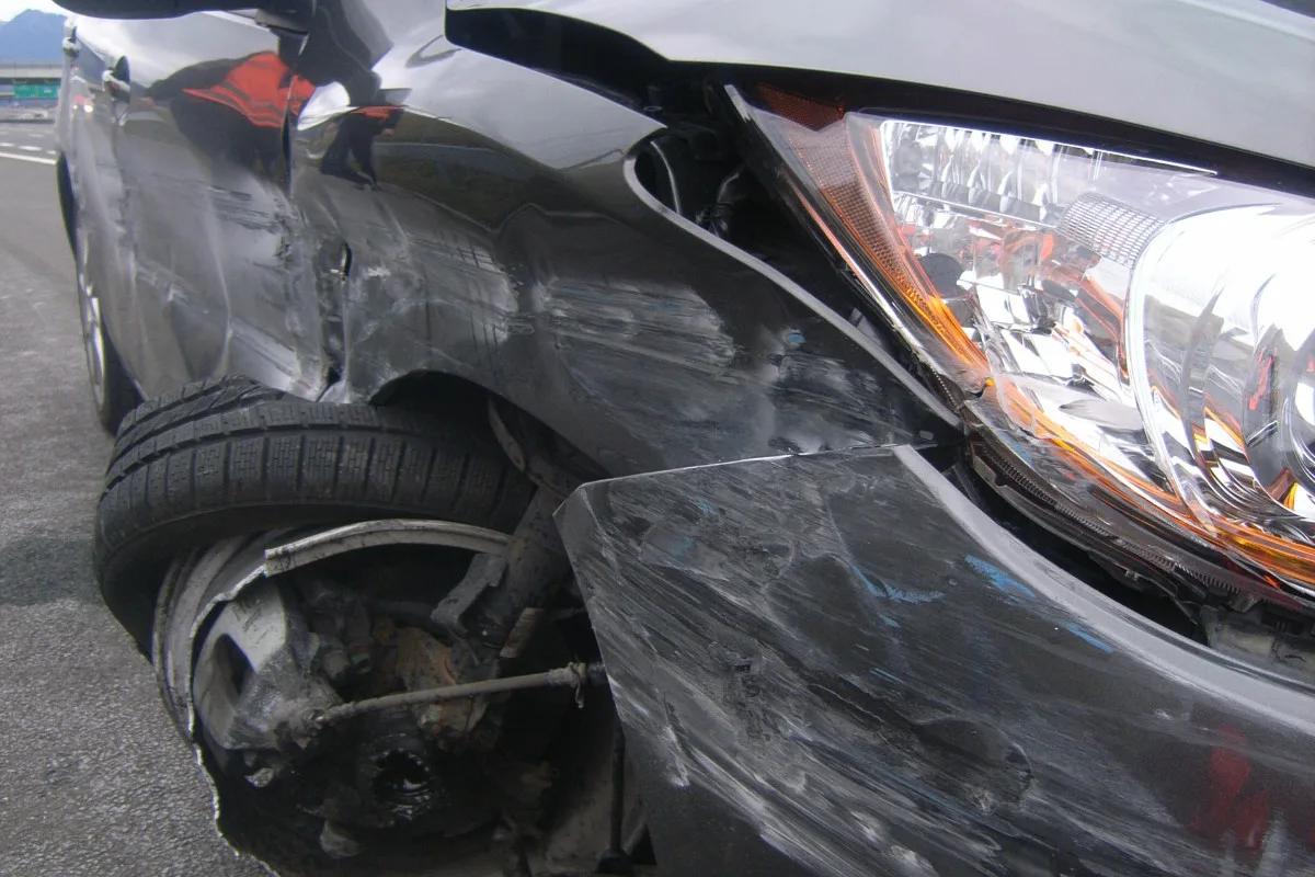 Altdorf: Alleincrash auf der A2