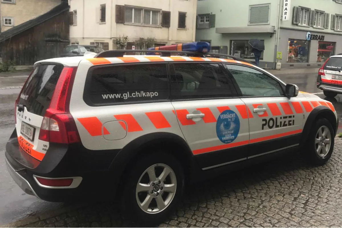Glarus GL - Verkehrsunfall an einer Kreuzung