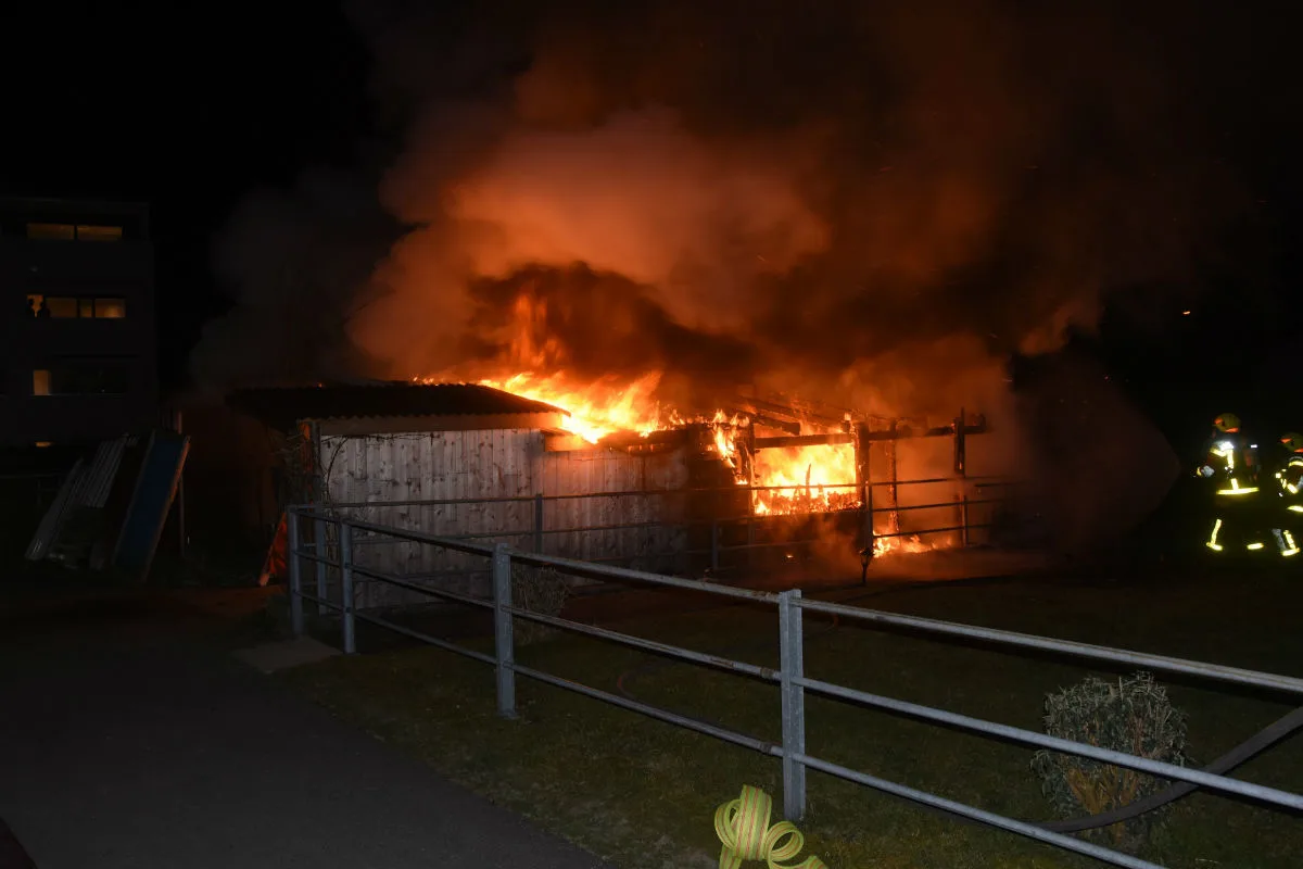Grabs SG - Gartenlaube in Brand geraten