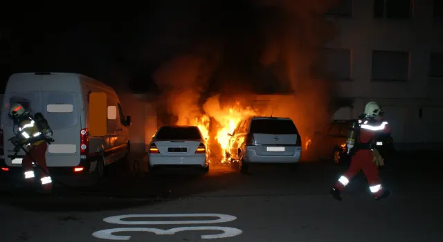 Brennende Autos in Effretikon