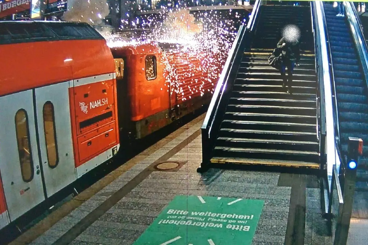 Hamburg HH - Gerissene Oberleitung sorgte für Einsatz der Bundespolizei im Hauptbahnhof