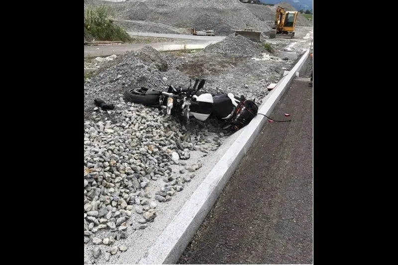 Erstfeld UR - Motorradunfall zwei Personen verletzt