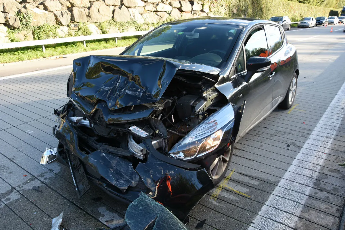 Lienz SG - Auffahrcrash mit drei Autos