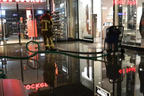 Bern BE - Sprinkleranlage richtet Wasser-Chaos an