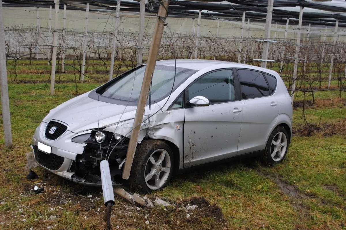 Neunkirch SH - Selbstunfall mit Personenwagen