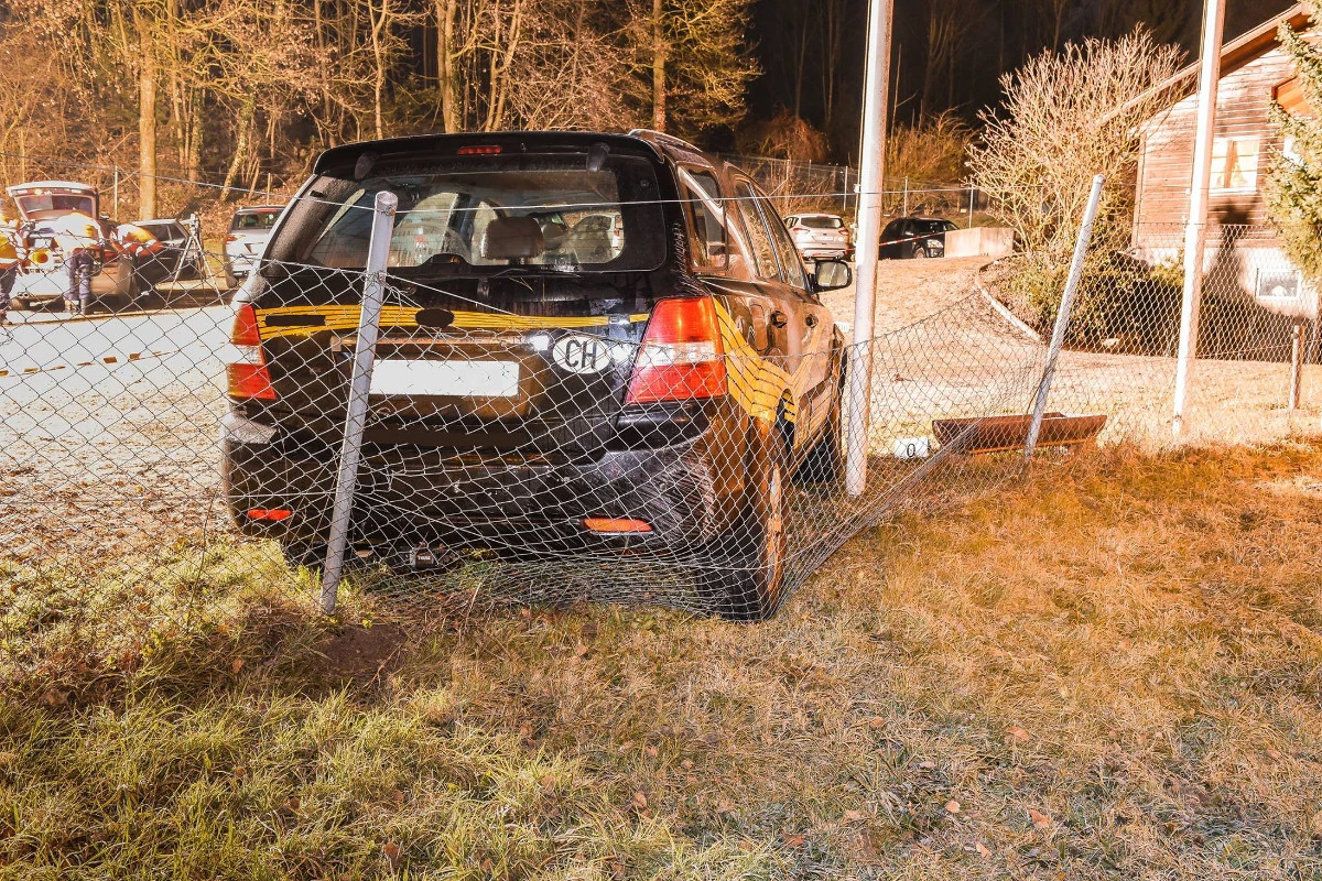 Volketswil ZH - Mann (64) von eigenem Auto überrollt