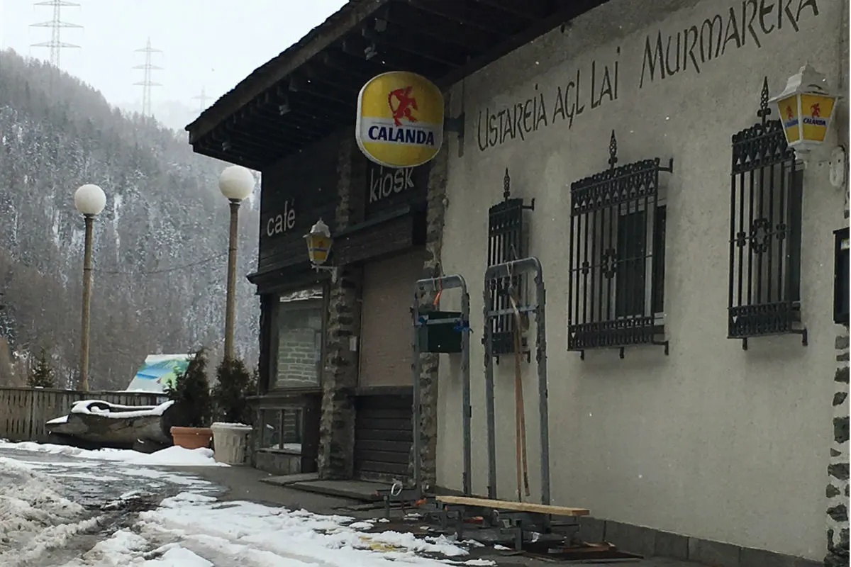 Marmorera GR - Diebisches Ehepaar stiehlt fabrikneue Fenster