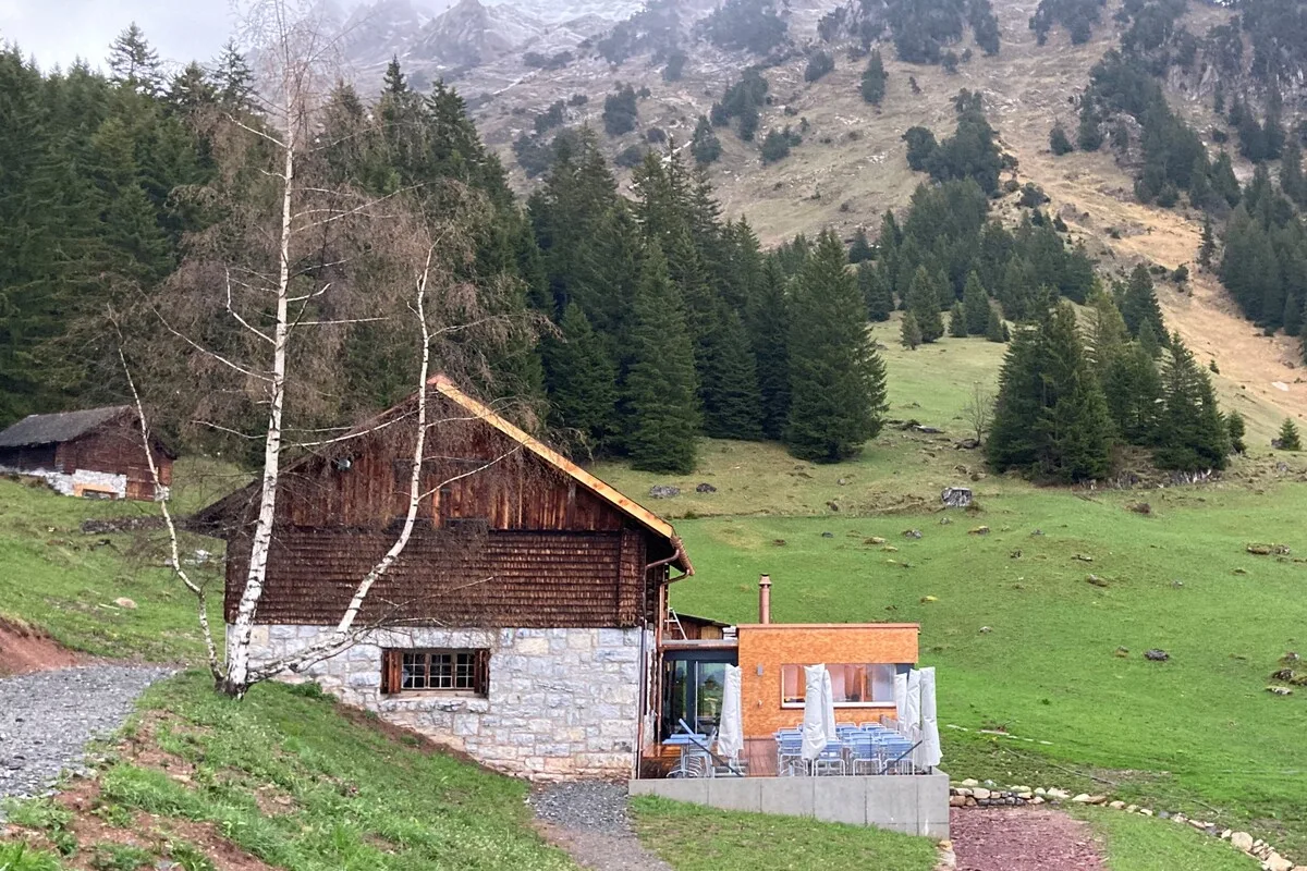 Ennenda GL - Kohlenmonoxid in der Äugstenhütte vergiftet vier Arbeiter
