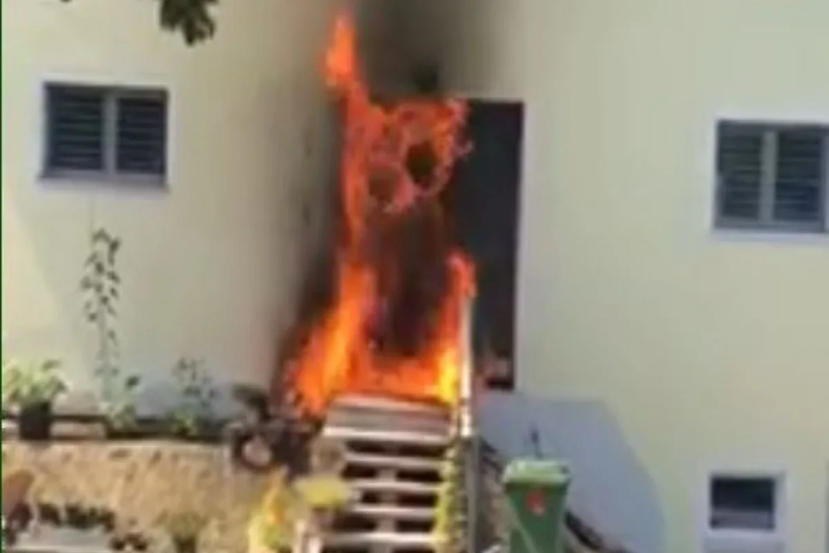Feuer in Menziken AG - Hauseingang brannte lichterloh - Brandursache unklar