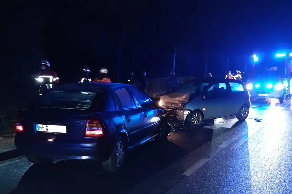 Kollision in Velbert – Zwei Verletzte nach Glatteis-Unfall