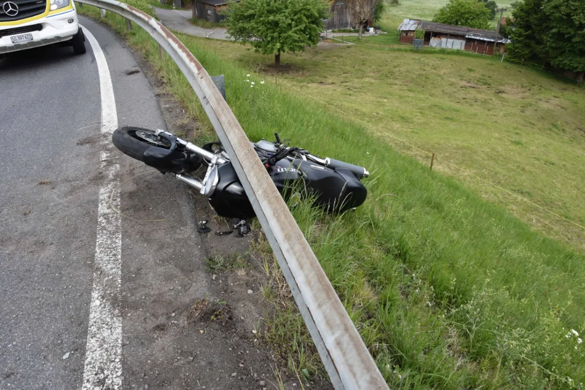 Gams SG - 30-jähriger Motorradfahrer bei Selbstunfall verletzt