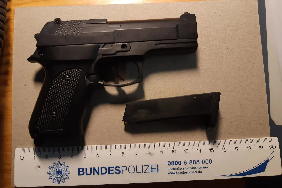 Köln – Mit Waffe in S-Bahn unterwegs