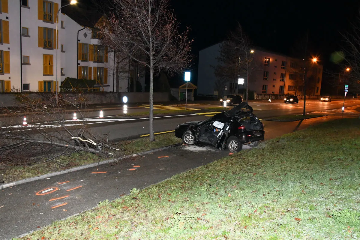 Chur GR - Auto überschlägt sich