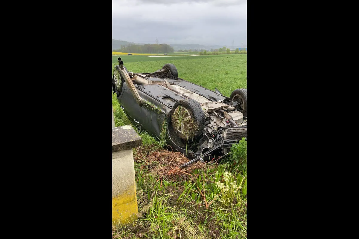 Dintikon AG – Auto überschlug sich