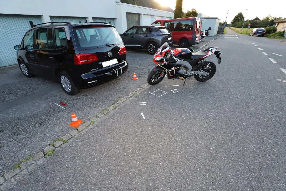 Niederurnen GL – Ohne Führerausweis Unfall mit Motorrad gebaut