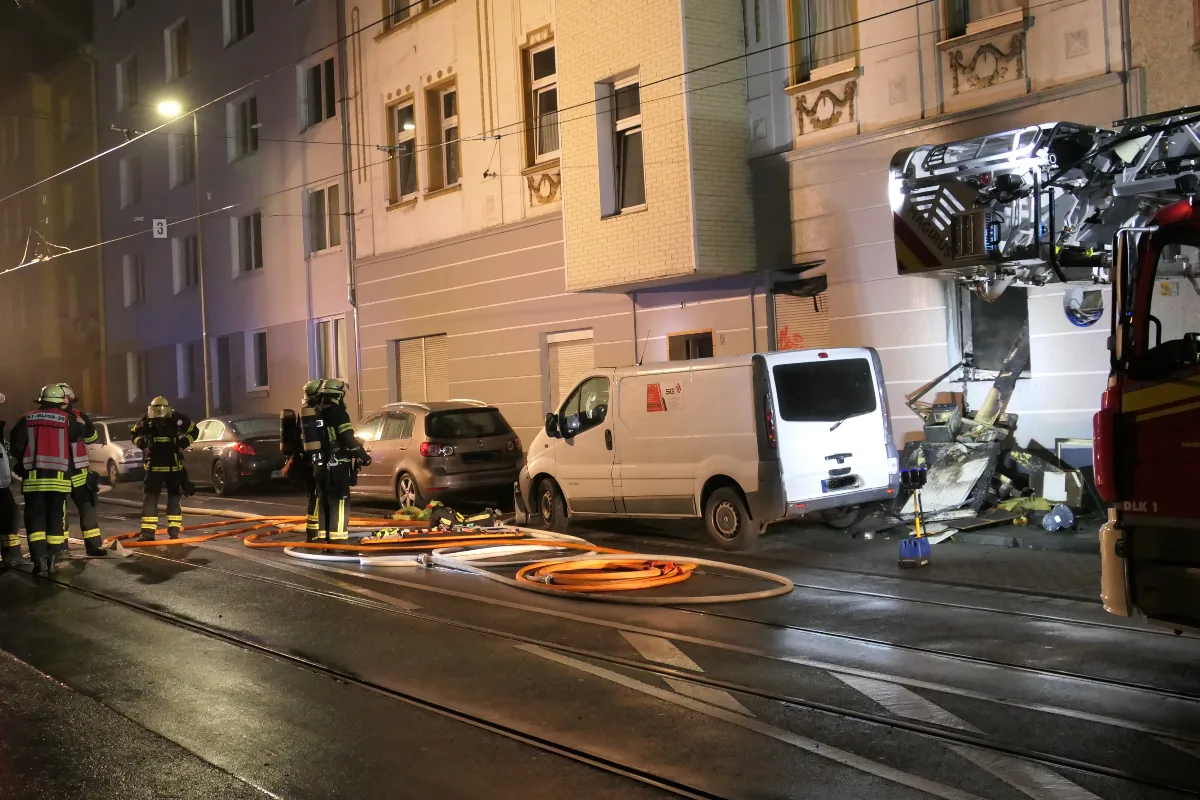 Feuer in Einzimmerwohnung  Dortmund - Mann erleidet Inhalationstrauma