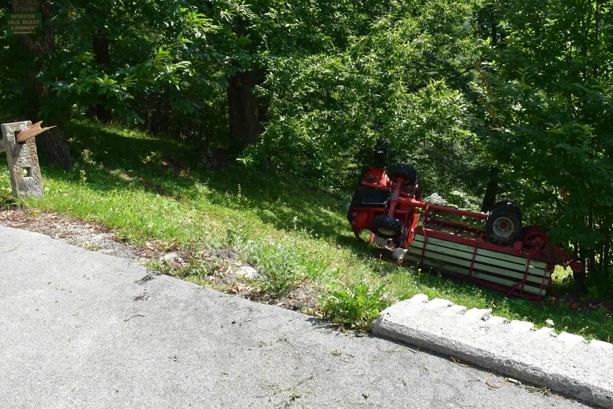 Soglio GR - Motorkarren stürzt Abhang hinunter