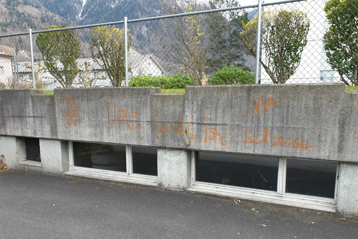 Triesen FL - Wände besprüht