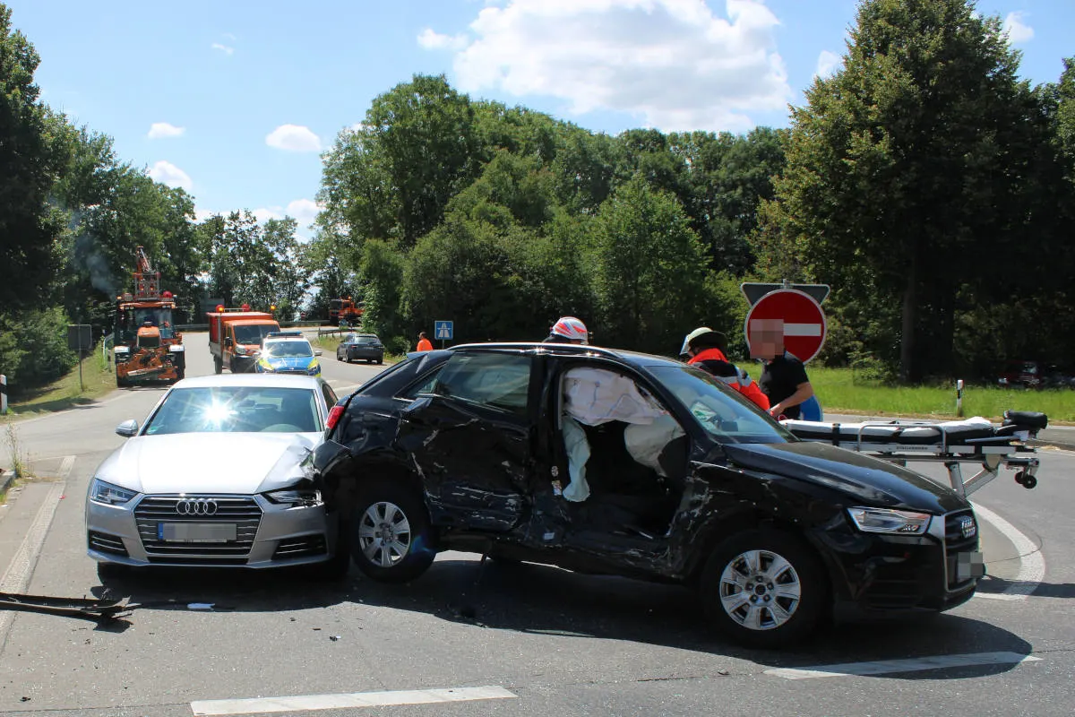 Titz – Schwerer Verkehrsunfall fordert drei Verletzte