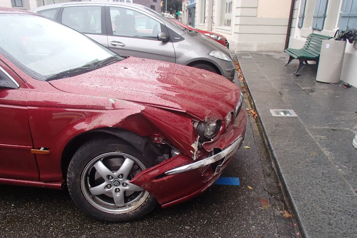 Unfall Lenzburg AG - 95-jährige Rentnerin kollidiert mit Blumentopf