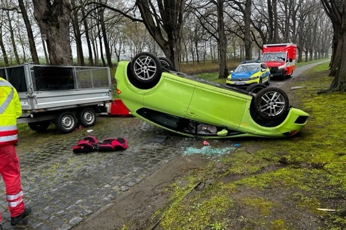 Hildesheim - Mit Kind (4) aber ohne Führerschein überschlagen