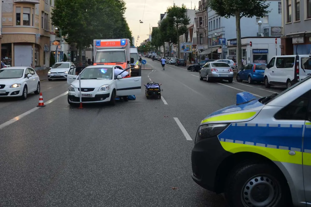Bremerhaven - Beim Wenden mit anderem Pkw kollidiert