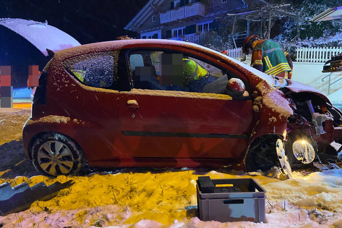 Zuzgen AG – Tier ausgewichen und Unfall verursacht