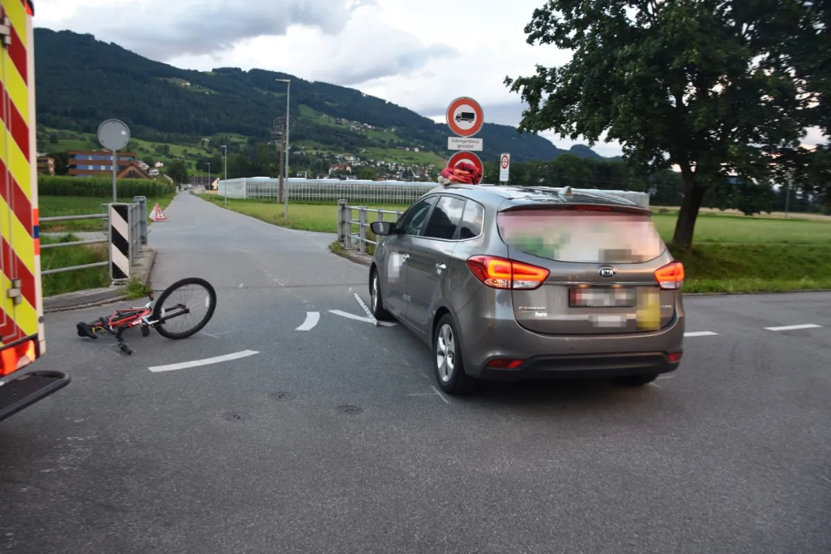 Unfall mit Kind in Altstätten SG - 13-jährige Velofahrerin prallt frontal in Auto