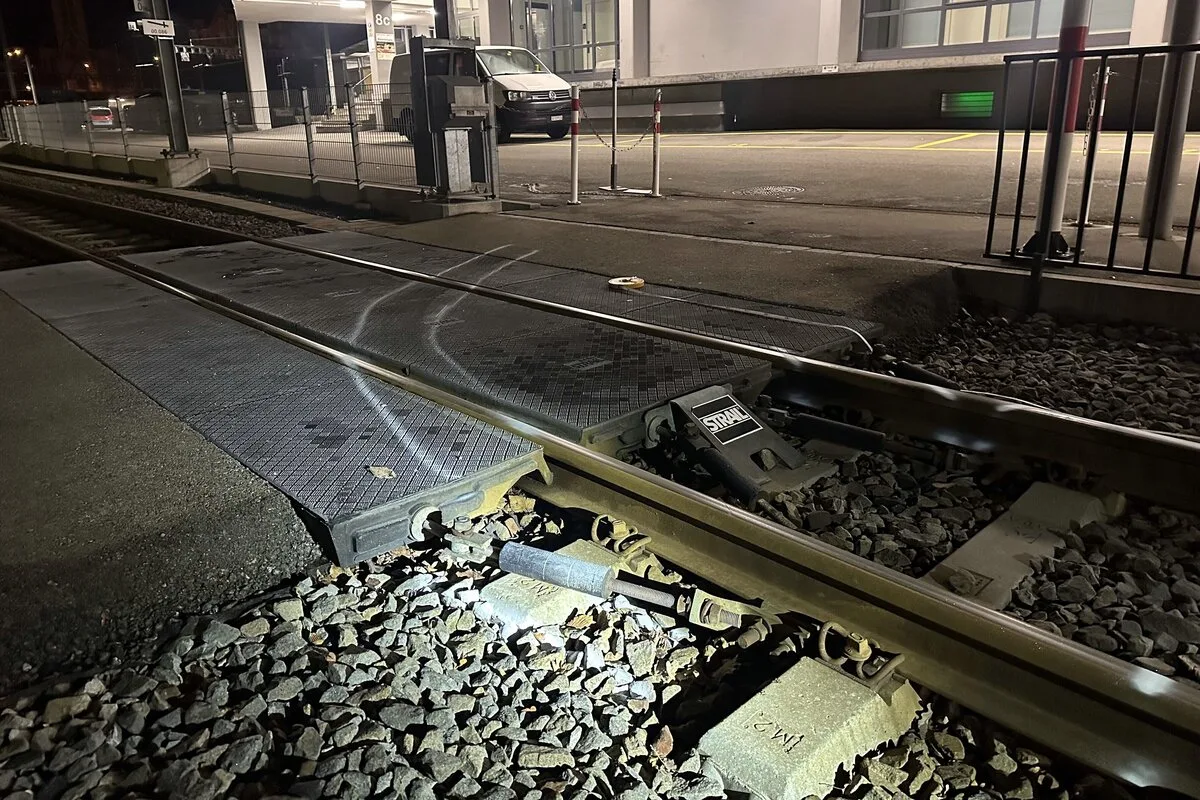 St.Gallen - Fahrunfähiger Lenker fährt über Bahngleise