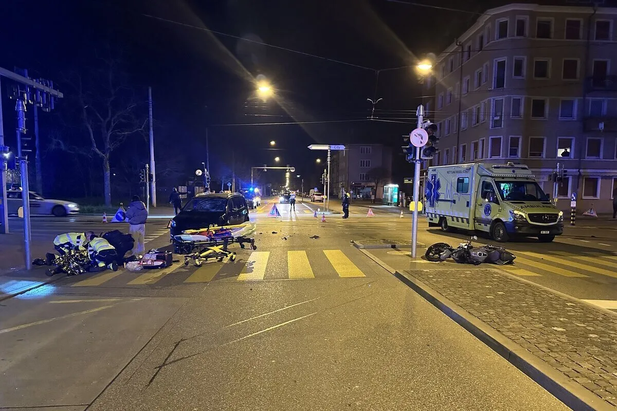 Basel - Motorradfahrer (16) bei schwerem Unfall verletzt