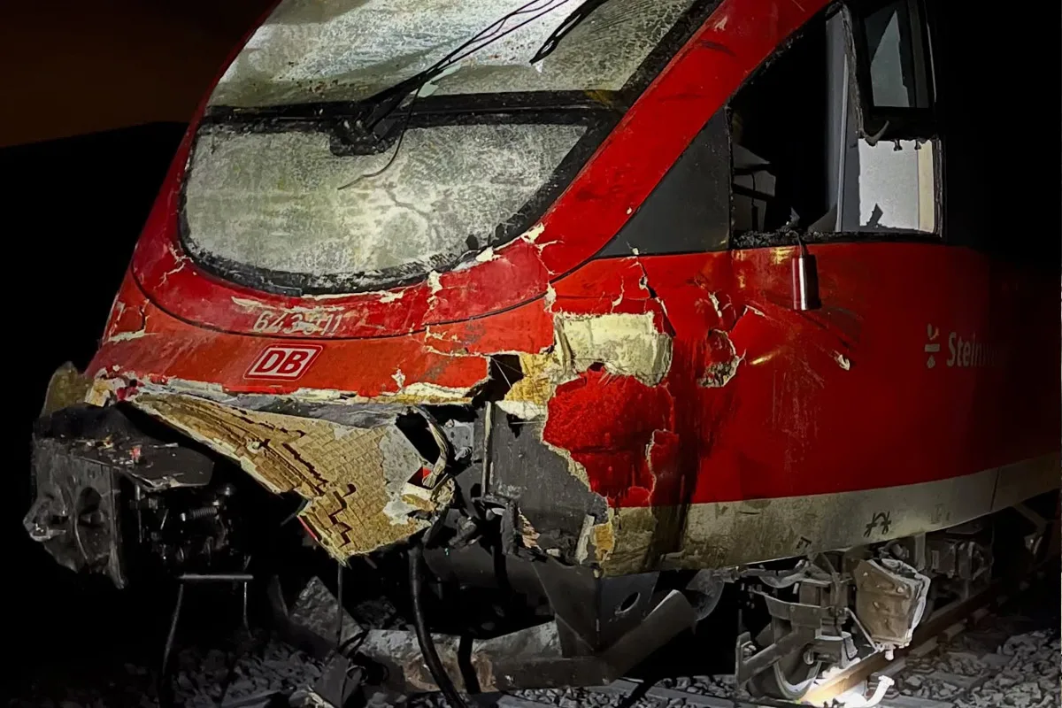 Insheim – Lkw-Fahrer nach Kollision mit Zug schwer verletzt