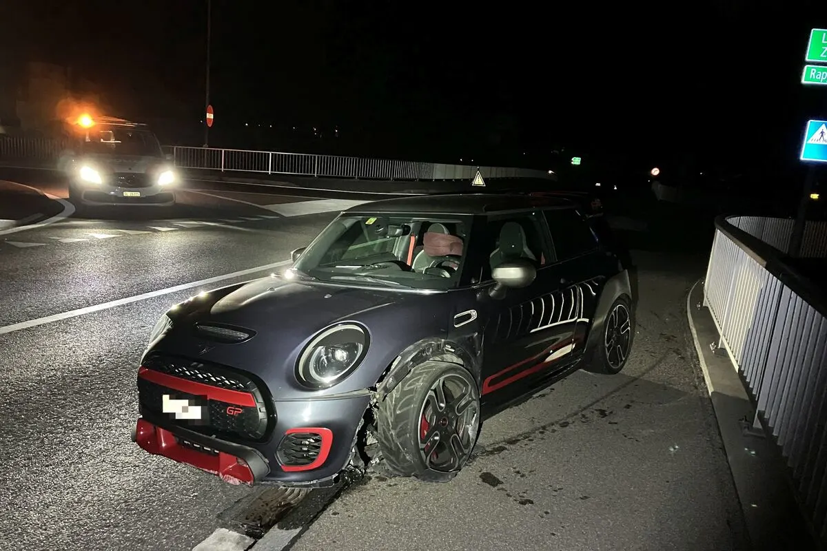 Unfall heute in Bilten GL - Mit einem Randstein kollidiert 