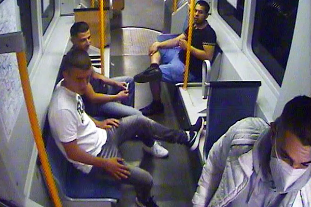 Brutaler Überfall in Düsseldorf - Polizei fahndet mit Foto aus Überwachungskamera nach vier Männern - Wer kennt die Räuber?