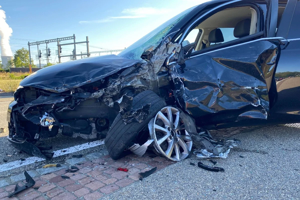 Heftiger Crash in Dulliken SO - Auto gerät auf Gegenfahrbahn