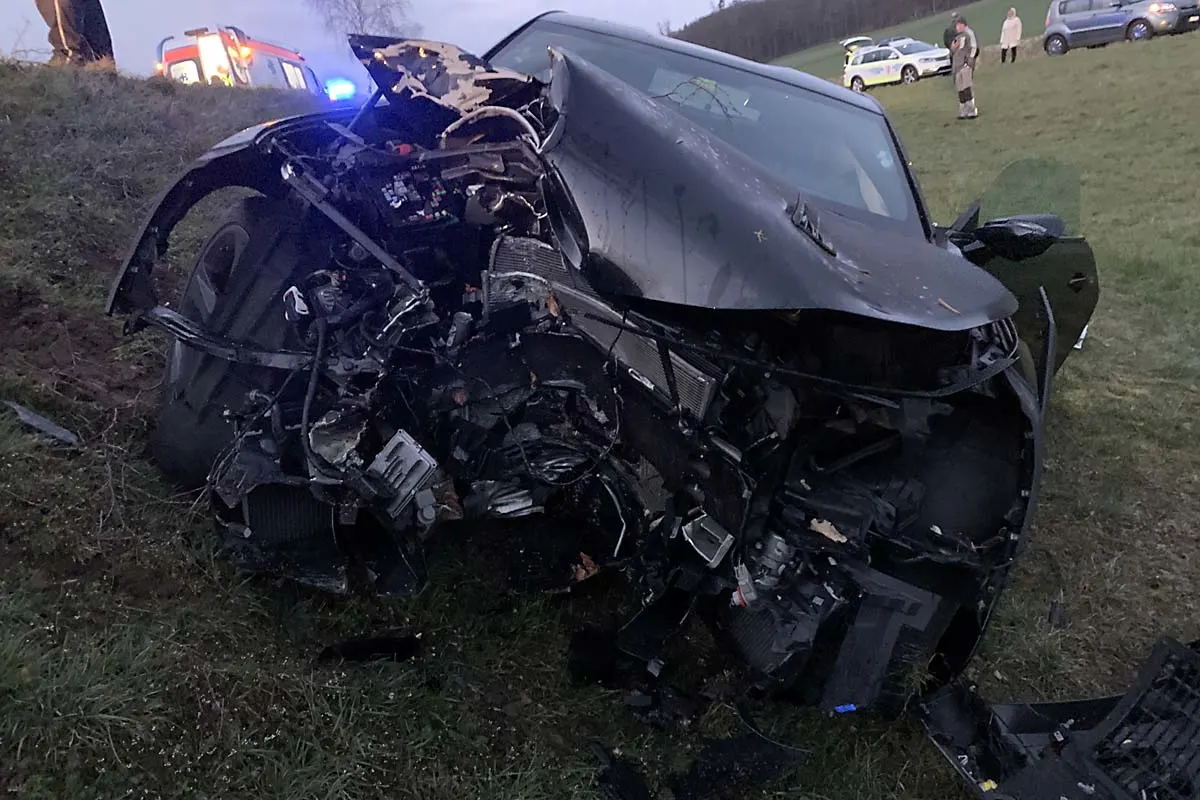 Schneisingen AG - Überholmanöver trotz Gegenverkehr - Chevrolet Camaro zerstört! 