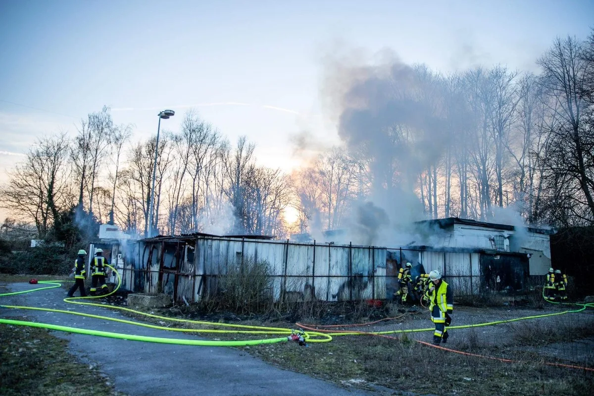Essen-Borbeck - Feuer in leerstehendem Gebäude in Borbeck