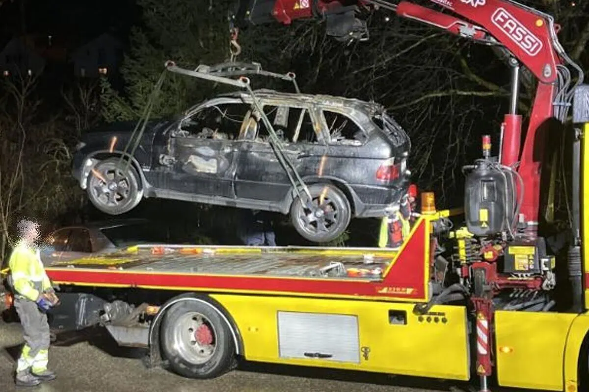 Läufelfingen BL – Auto in Vollbrand
