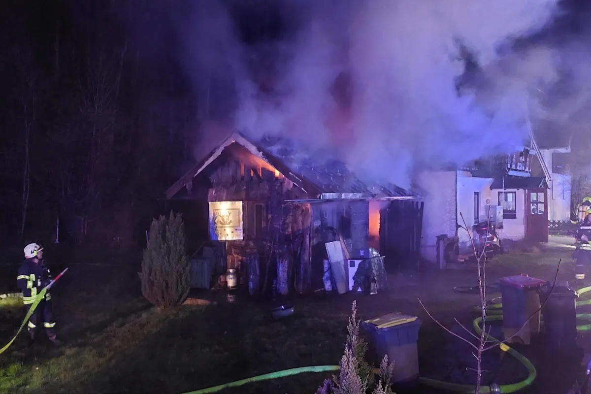 Altmünster – Nebengebäude eines Wohnhauses geriet in Brand