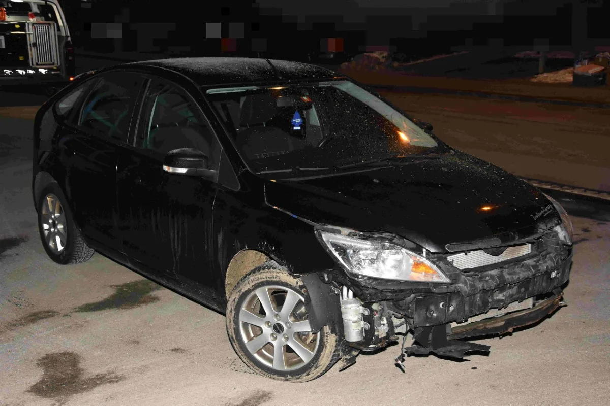 Gossau SG -23-Jähriger im Ford baut Unfall und haut ab